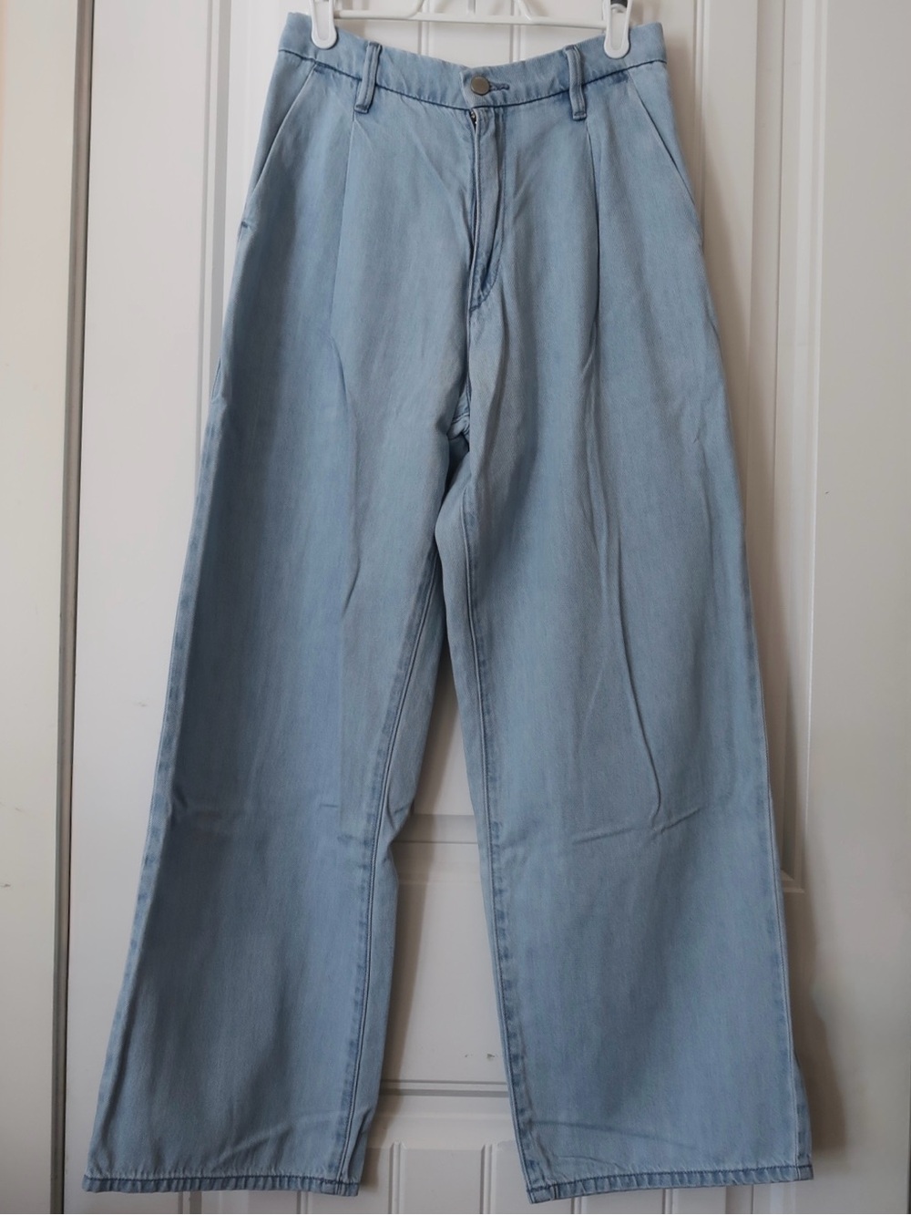 UNIQLO Drapey Denim Pleated Pants Light Blue Wash Small